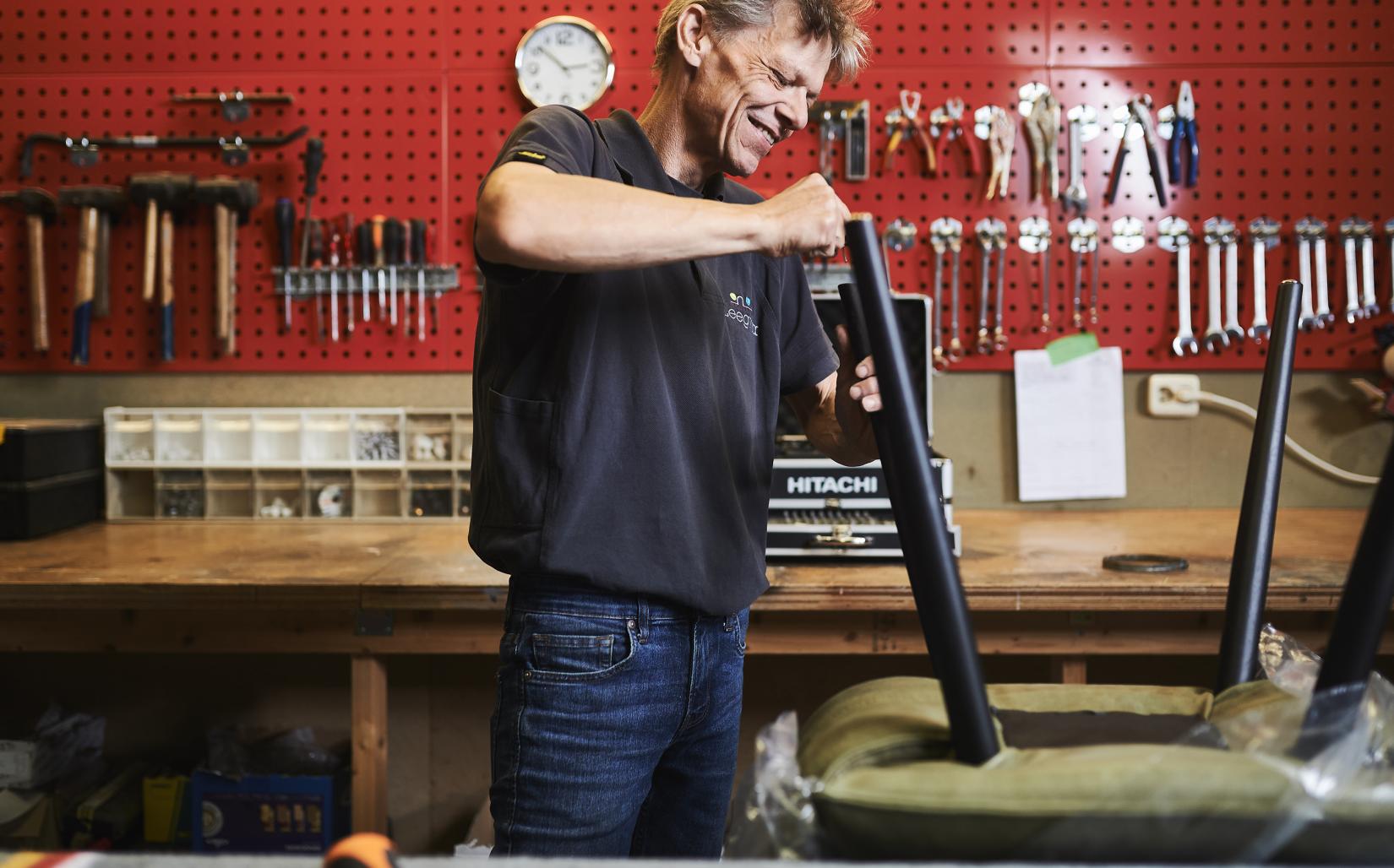 Uw meubel met zorg behandeld
